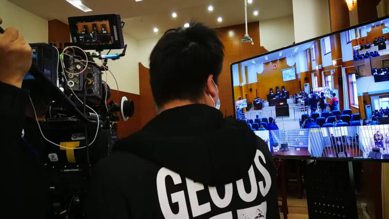 AI生成VS人工创意——长岭县广告片拍摄公司的技术浪漫主义实践